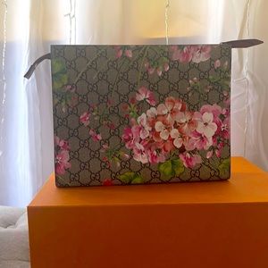 Gucci blooms clutch pouch